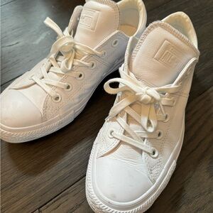 Converse Women White Leather size 8.5 Shoes